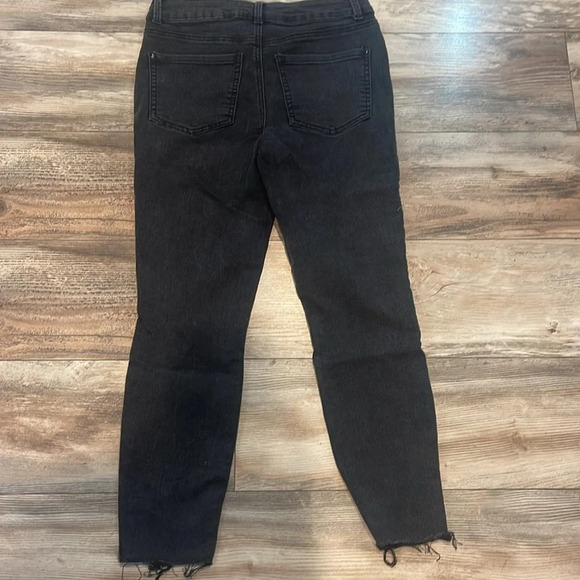 Maurice’s Black Distressed High Rise Jeans Cropped Size 6 Short Stretchy Buttons - Picture 3 of 5